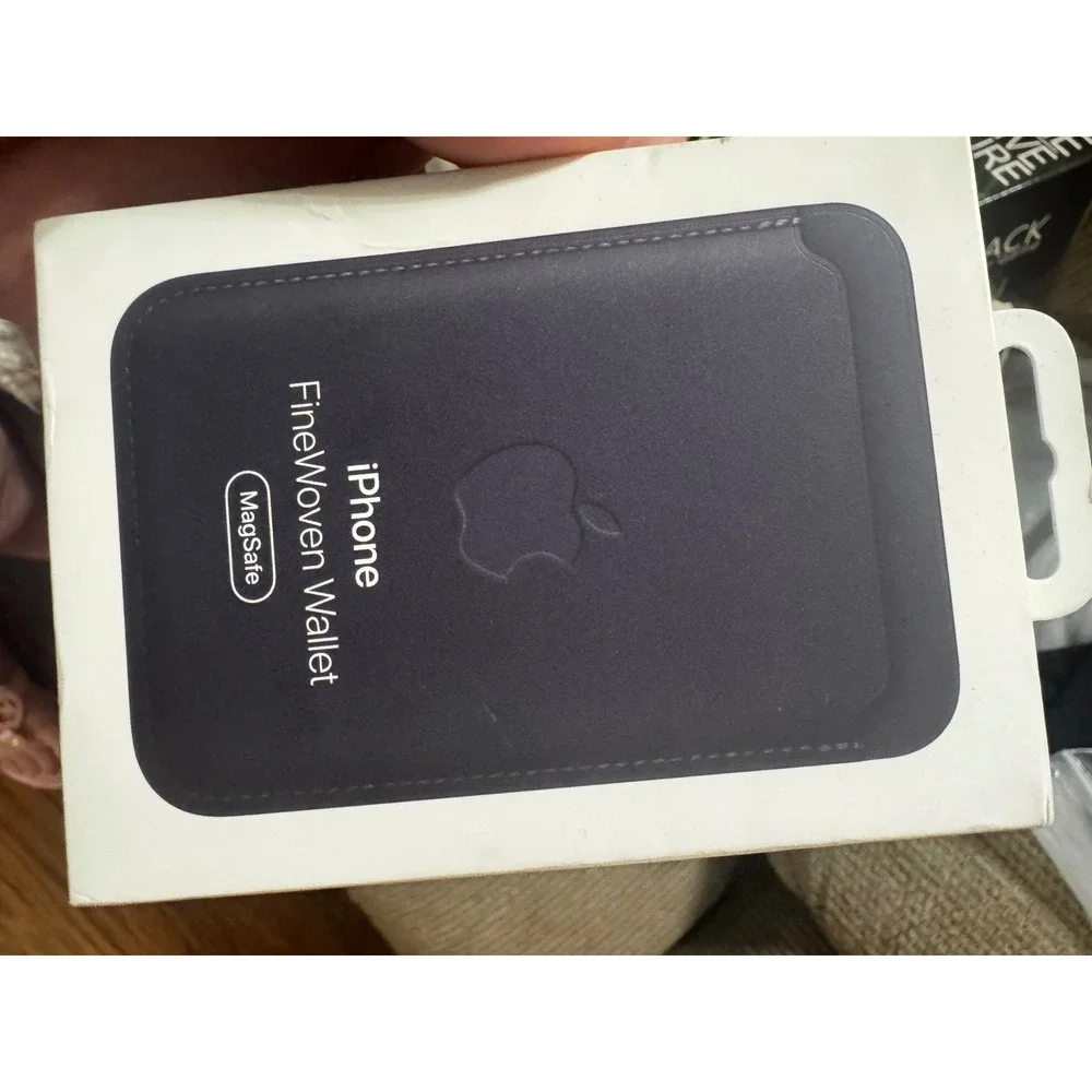 Apple iPhone FineWoven Wallet with MagSafe Black Model A3323 MA6W4ZM/A Find My